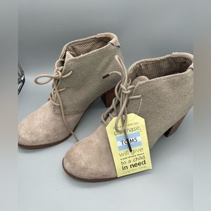 Tom’s beige women’s shoe boot. Brand new